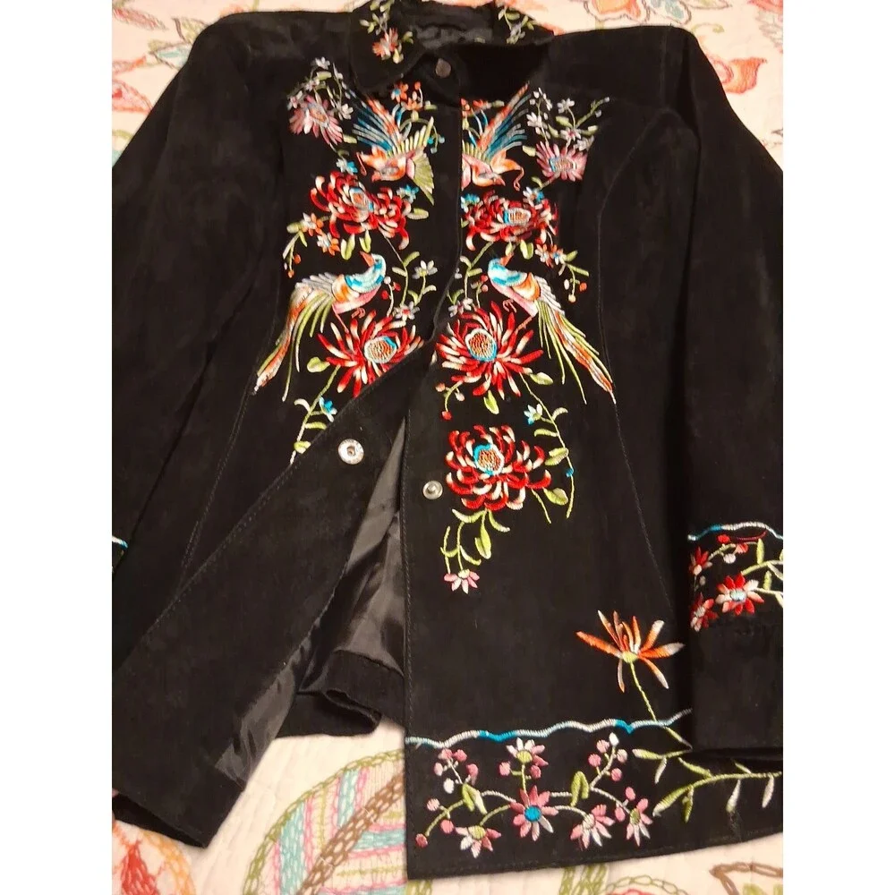 Vtg Avanti Women's Black Suede Embroidered Birds Flowers Snap Closure Size M - Picture 6 of 6